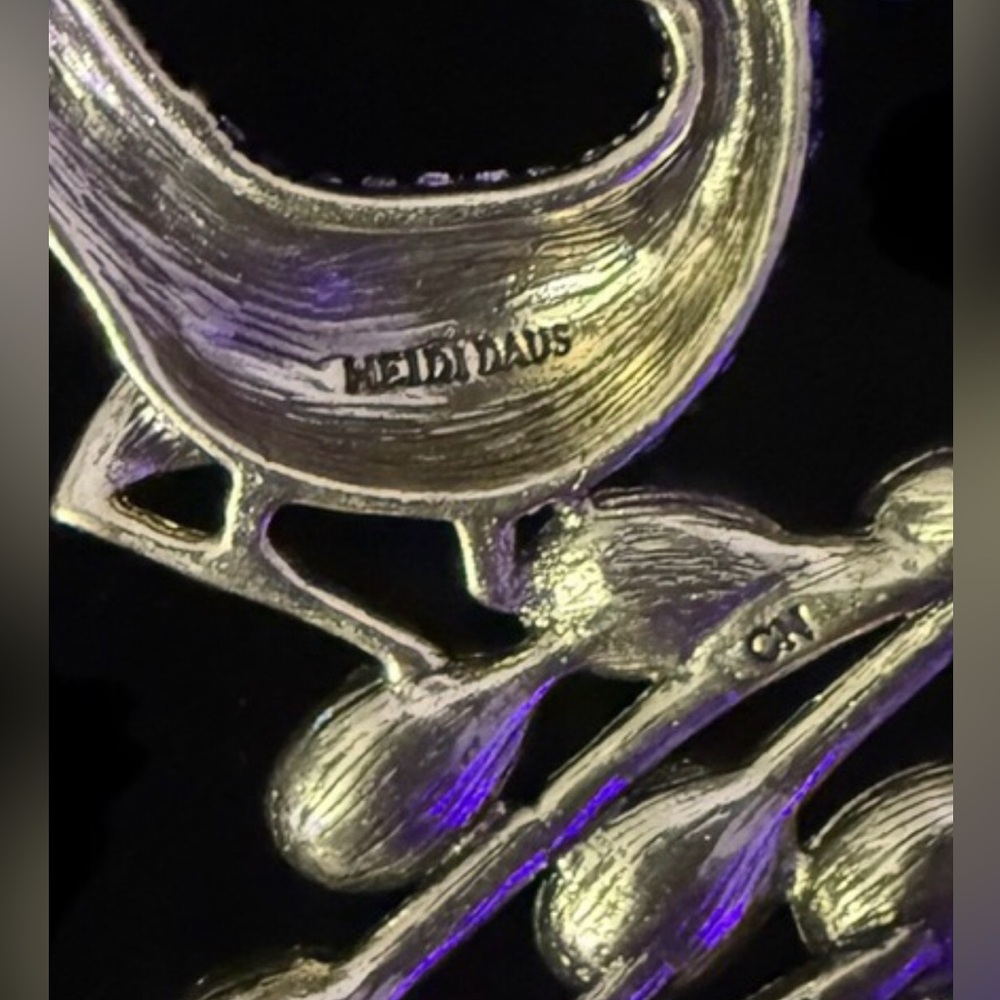 Heidi Daus “ Peacock 🦚 Fantasy” Elegant Necklace with Swarovski Crystals - Picture 8 of 9